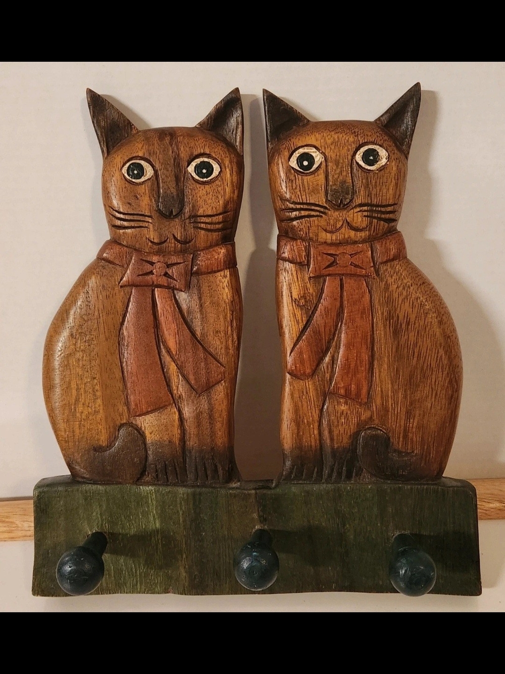 Vintage Hand-Carved Wooden Cat Wall Hook Rack – Whimsical Folk Art 3-Peg Hanger